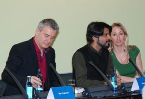 Eröffnung des "Café Europa": Ilija Trojanow (v. l.), Pankaj Mishra und seine Übersetzerin.