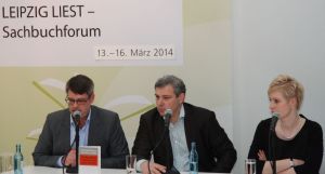 Buchvorstellung: Die Rechtsmediziner Michael Tsokos (M.) und Saskia Guddat.