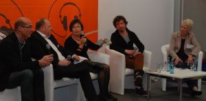 Kassetten-Freunde: Wolfgang Stockmann (v. l.), Marc Sieper, Andrea Herzog, Björn Akstinat und Moderatorin Anne Künstler.