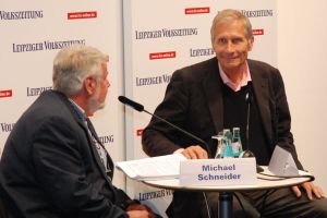Mister Tagesthemen: Ulrich Wickert (r.) im Gespräch mit Michael Schneider (stellv. Chefredakteur der Leipziger Volkszeitung).