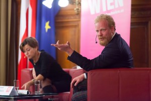 Moderatorin Renata Schmidtkunz und Tomáš Sedláček. © LCM Fotostudio Richard Schuster