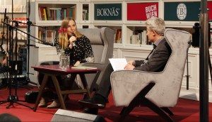 Ex-"Wir sind Helden"-Frontfrau Judith Holofernes im Gespräch mit Florian Scheuba. © Christian Lund