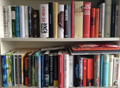 Ein Teil meines Regals der ungelesenen Bücher. (c) Christian Lund